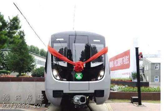 深圳地铁10号线明年开通 全新列车亮相